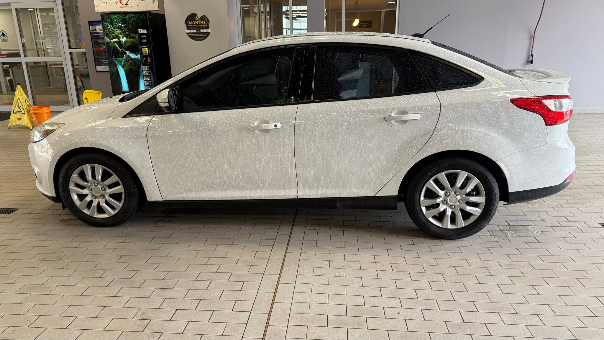 Used 2014 Ford Focus SE image 1