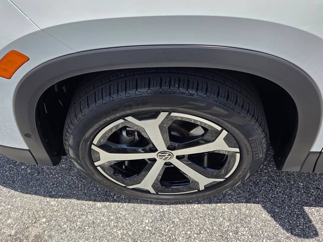 Certified 2025 Volkswagen Tiguan SE FWD image 18