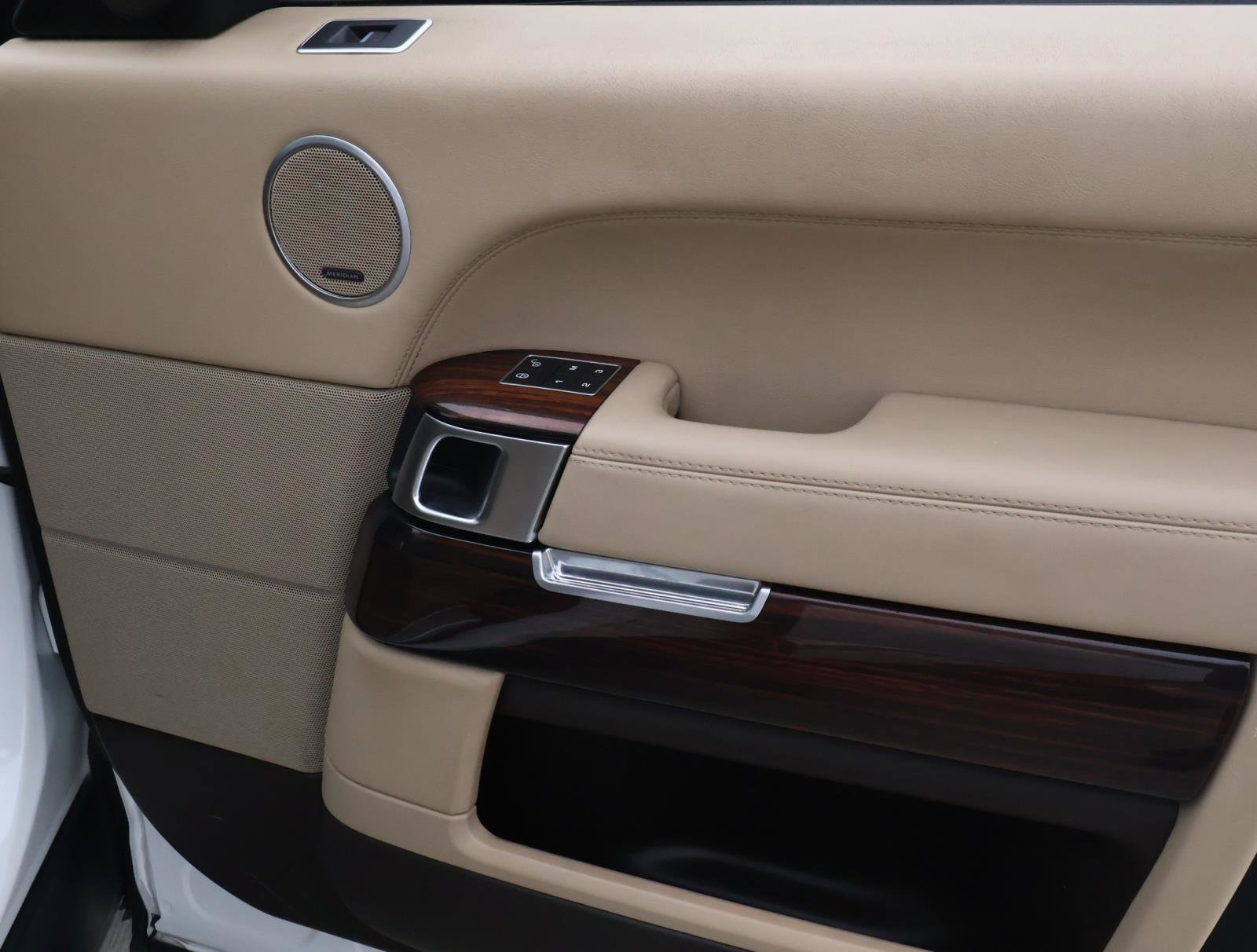 Used 2017 Land Rover Range Rover Supercharged image 19