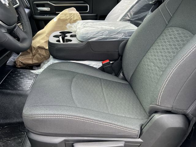 New 2025 RAM 5500 4x4 Regular Cab image 18