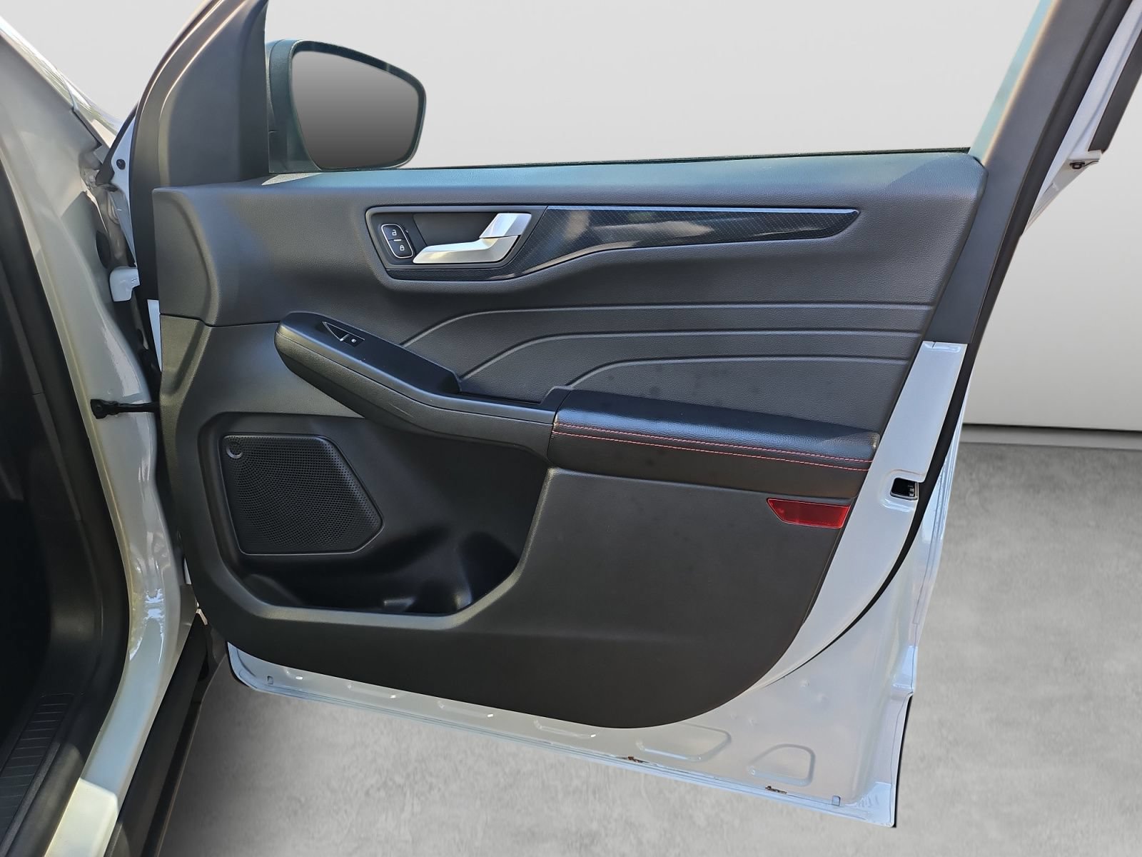 Used 2025 Ford Escape ST-Line w/ Tech Pack #1 FWD image 37