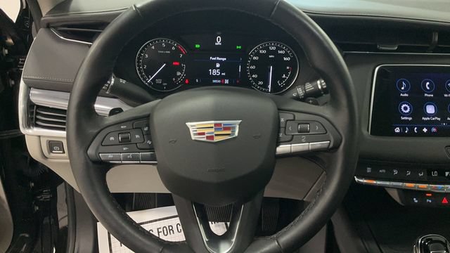 Used 2023 Cadillac XT4 Luxury w/ Cold Weather Package AWD/4WD image 16