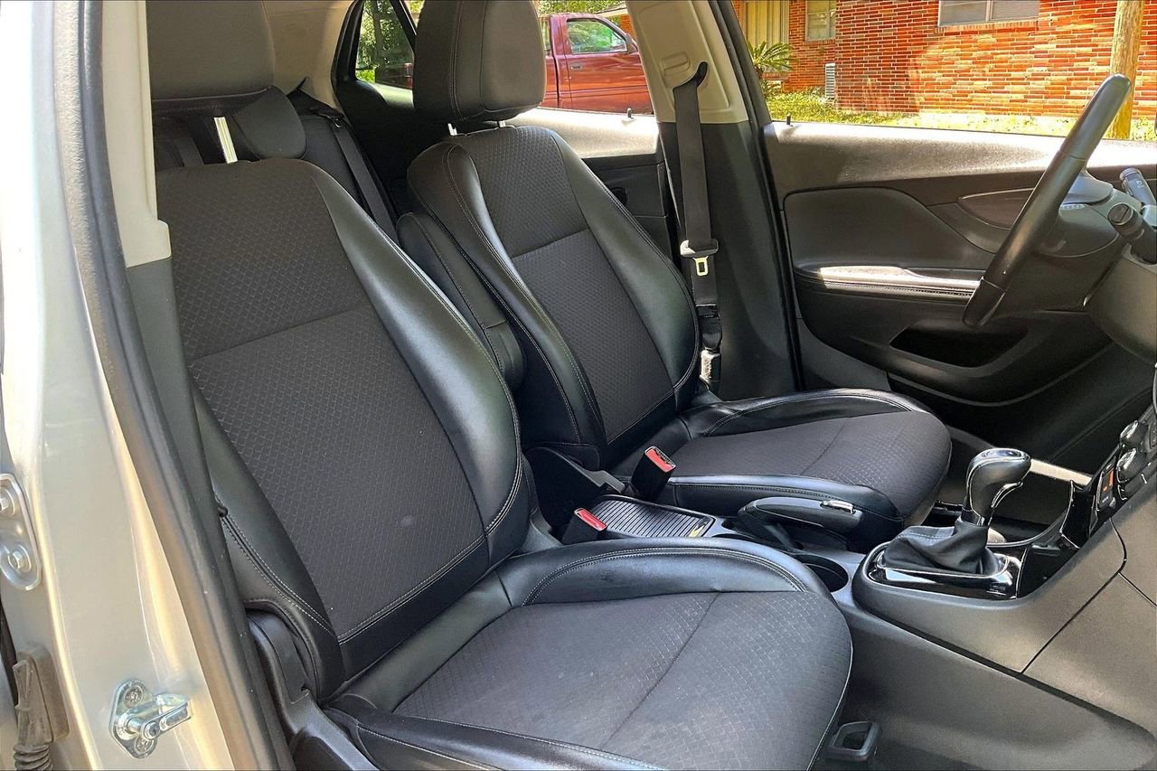 Used 2020 Buick Encore Preferred FWD image 29