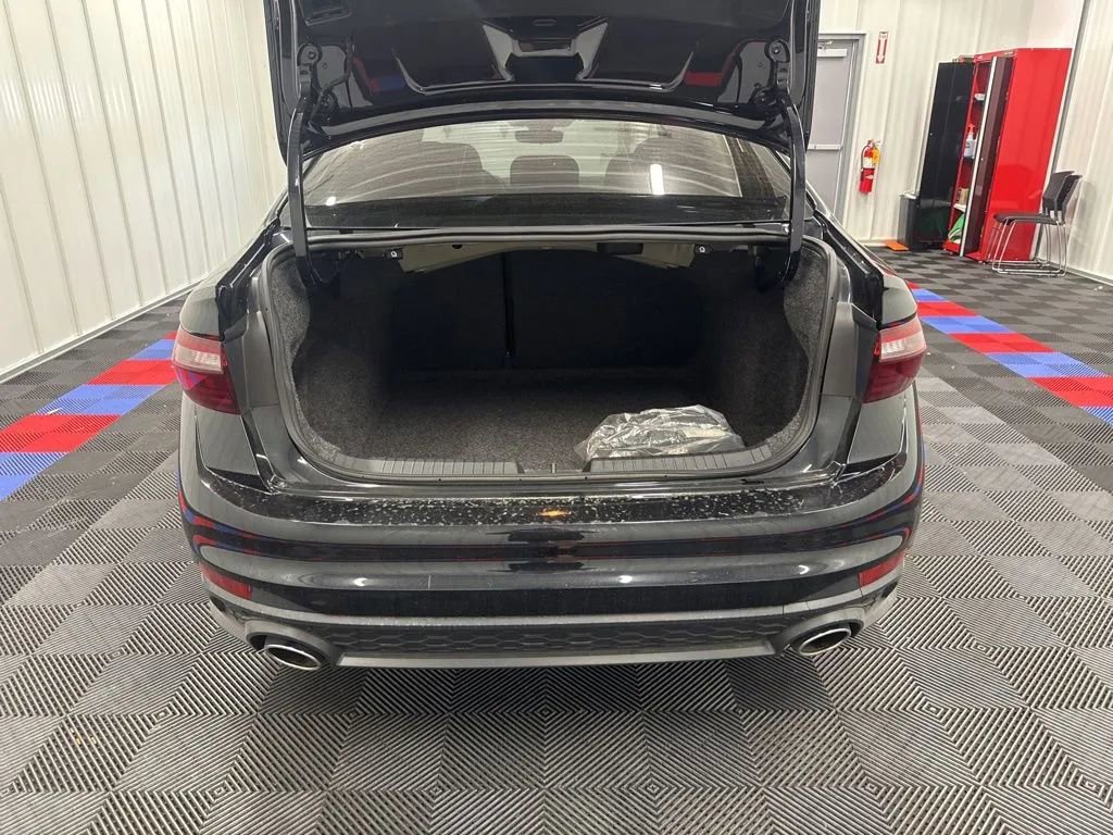 Used 2025 Volkswagen Jetta GLI Autobahn FWD image 5
