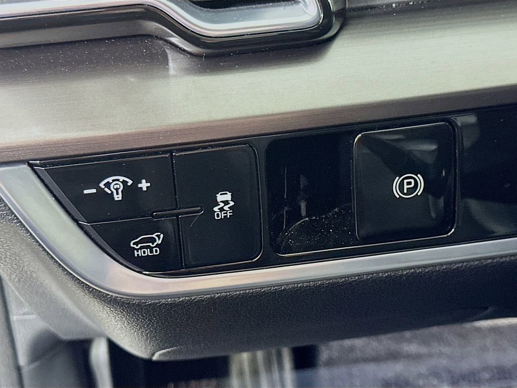 Used 2025 Kia Sportage EX w/ Premium Package image 21