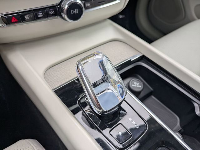 Certified 2023 Volvo XC60 B6 Ultimate w/ Protection Package Premier AWD/4WD image 20
