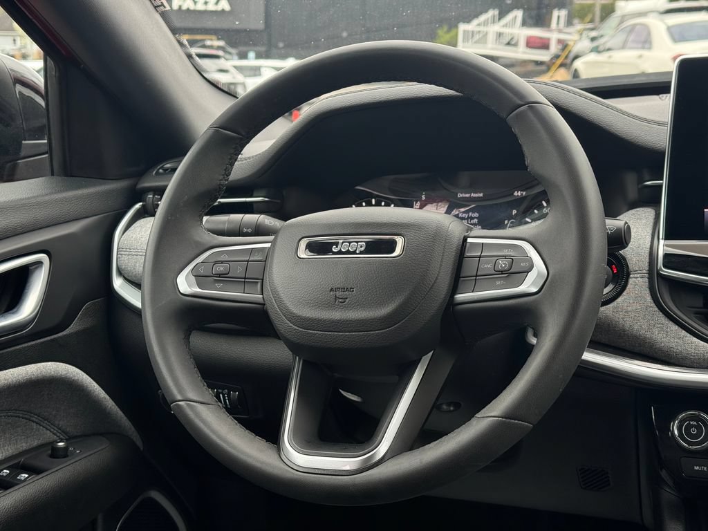 Used 2024 Jeep Compass Latitude AWD/4WD image 17