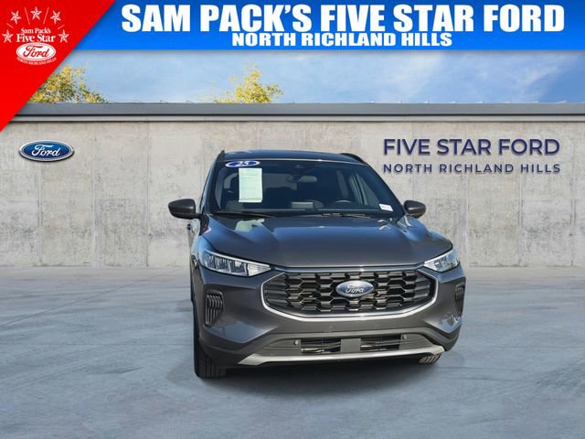 Used 2025 Ford Escape ST-Line image 3