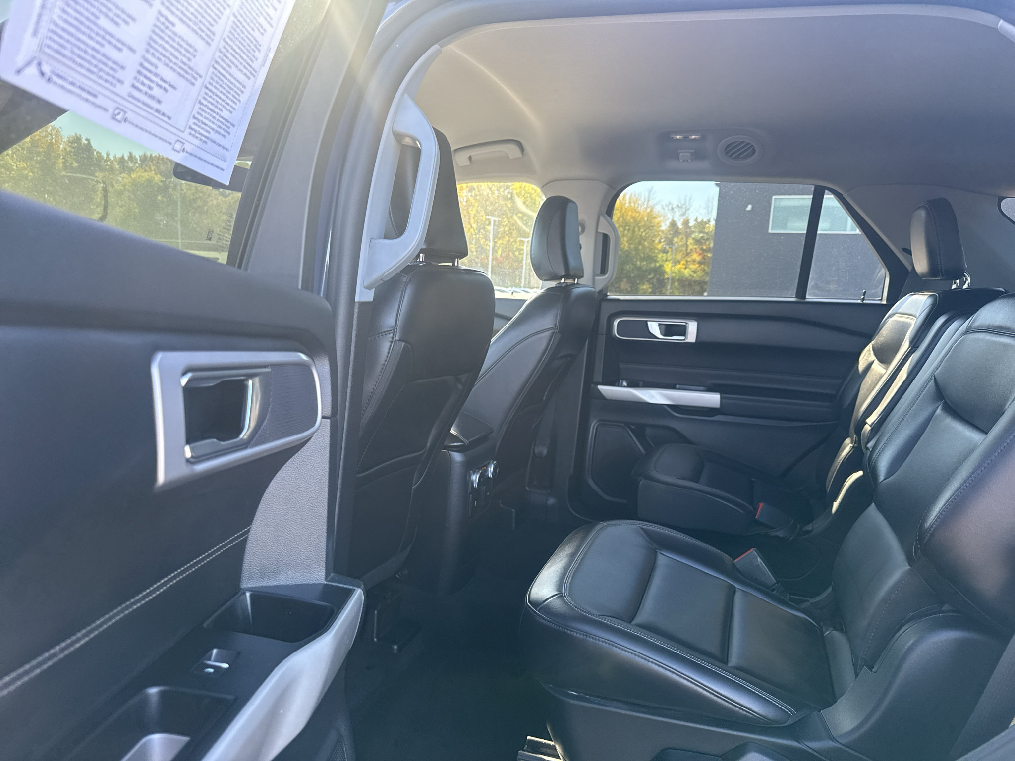 Used 2021 Ford Explorer XLT w/ Equipment Group 202A AWD/4WD image 12