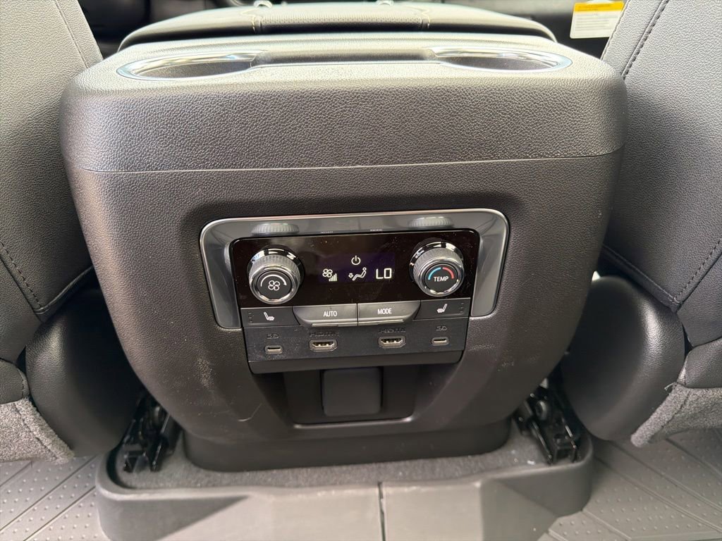 New 2026 Chevrolet Suburban Premier AWD/4WD image 17