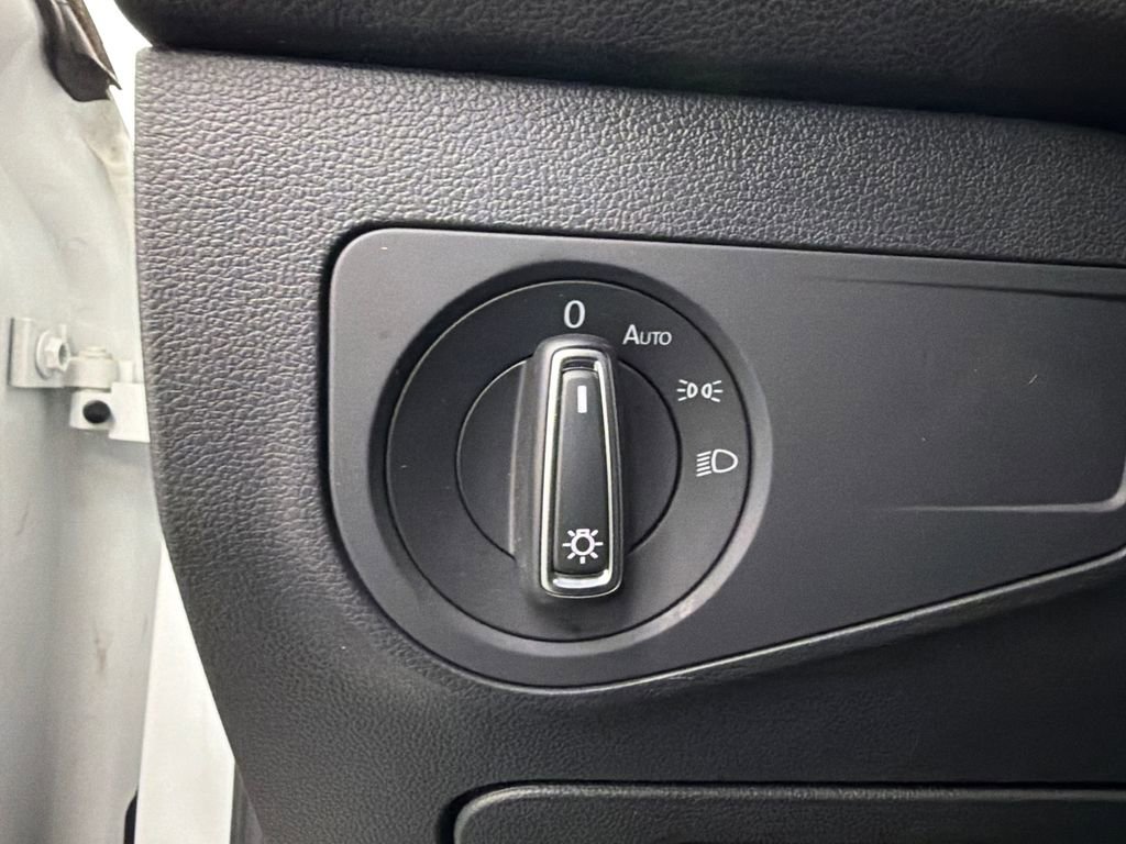 Used 2023 Volkswagen Tiguan SE R-Line image 31