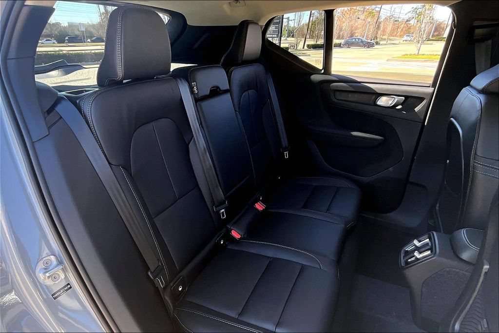 Used 2026 Volvo XC40 B4 Core FWD image 16