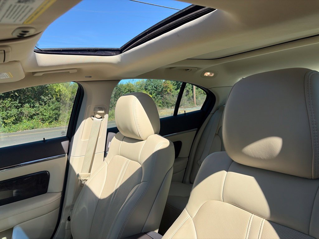 Used 2013 Lincoln MKS AWD image 11