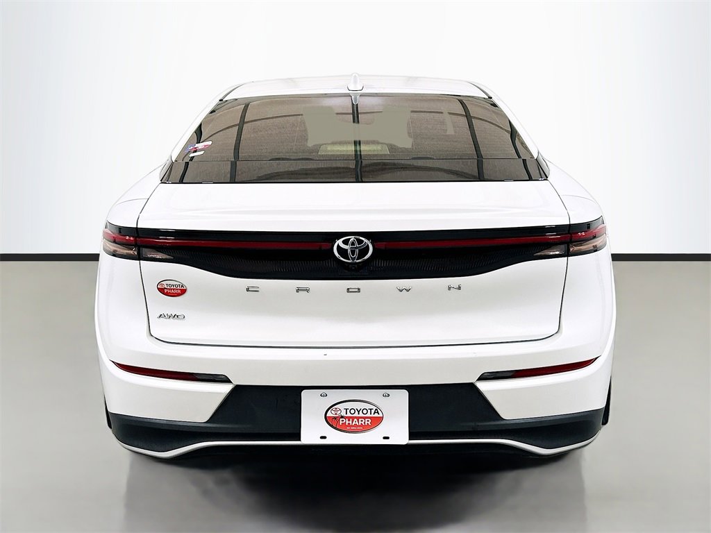 Used 2023 Toyota Crown XLE image 5