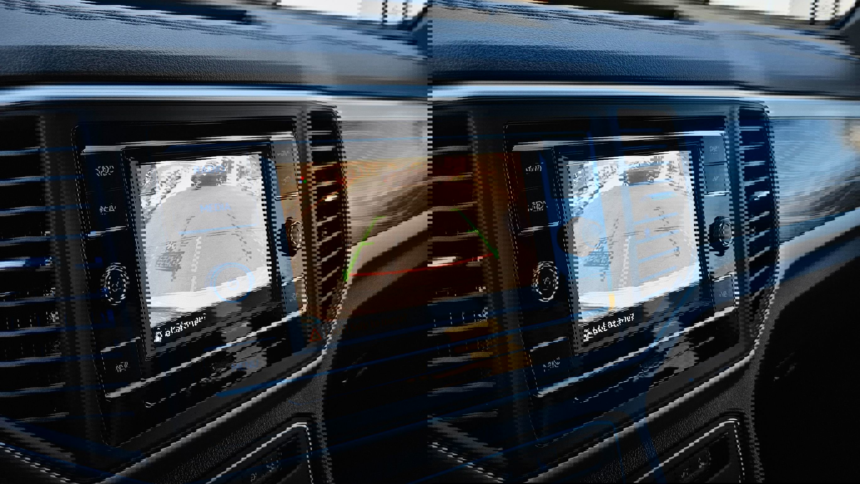 Used 2023 Volkswagen Atlas Cross Sport SE image 33