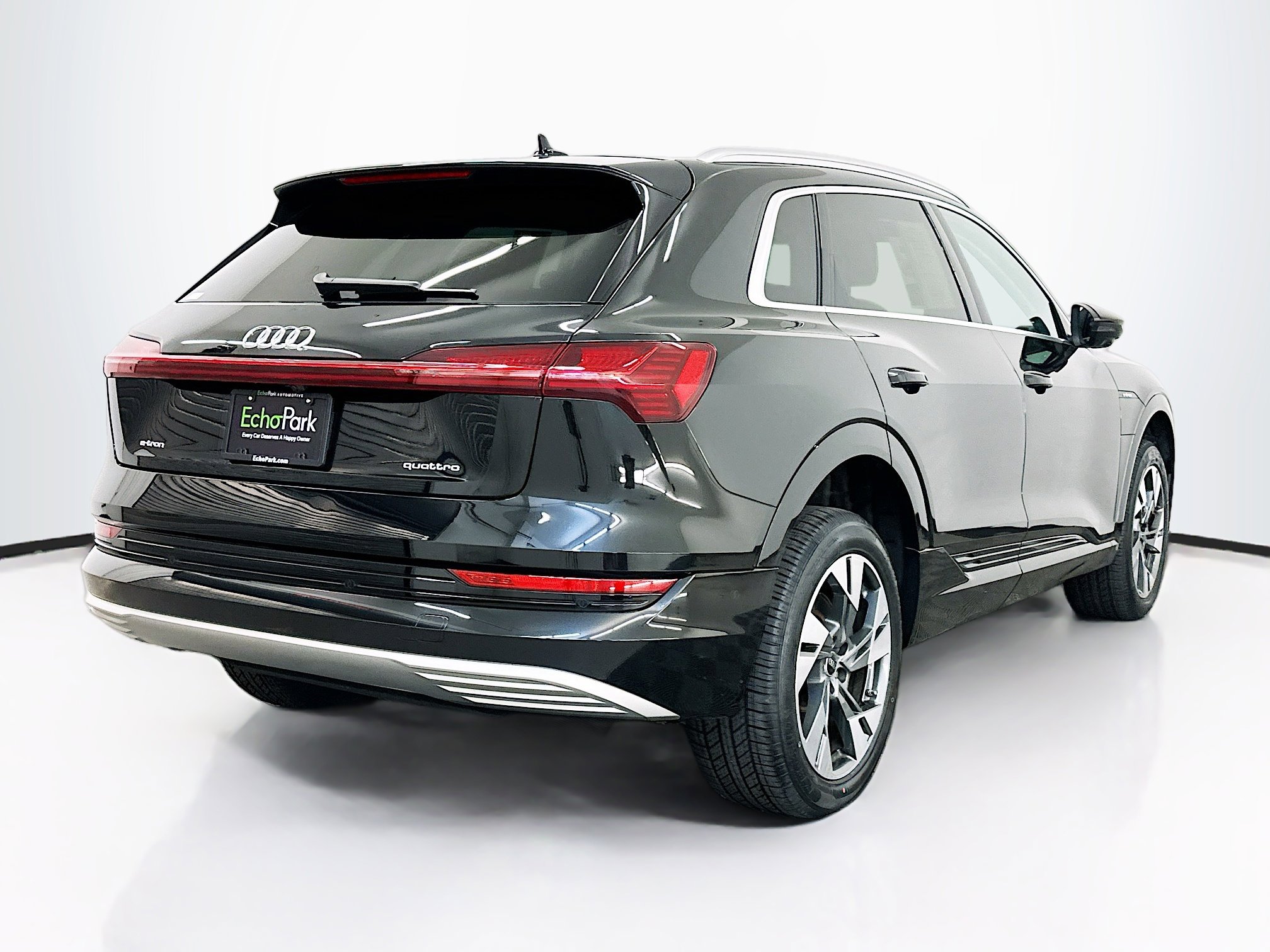 Used 2023 Audi e-tron Premium Plus w/ Premium Plus Package image 9