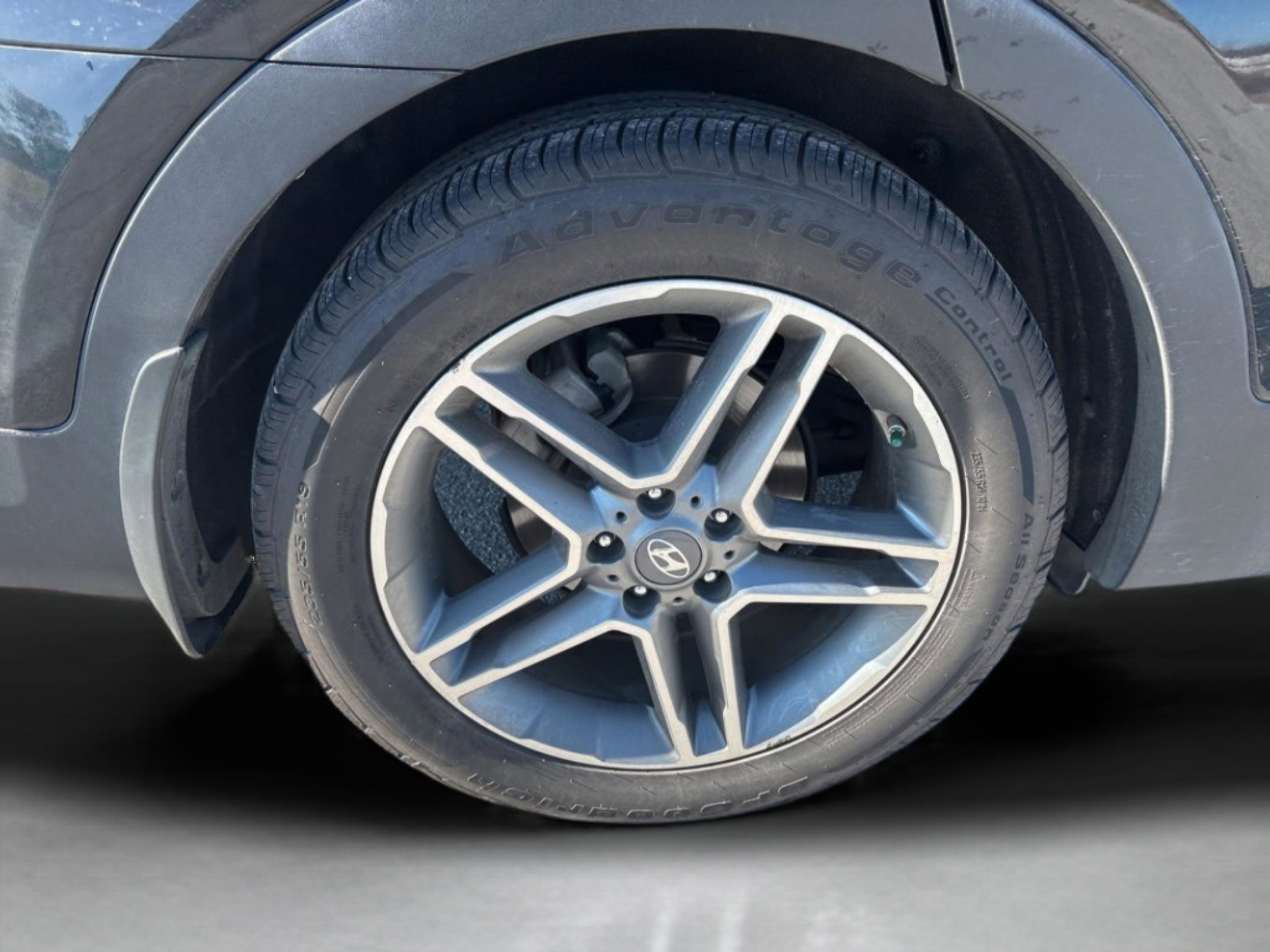 Used 2018 Hyundai Santa Fe SE image 49