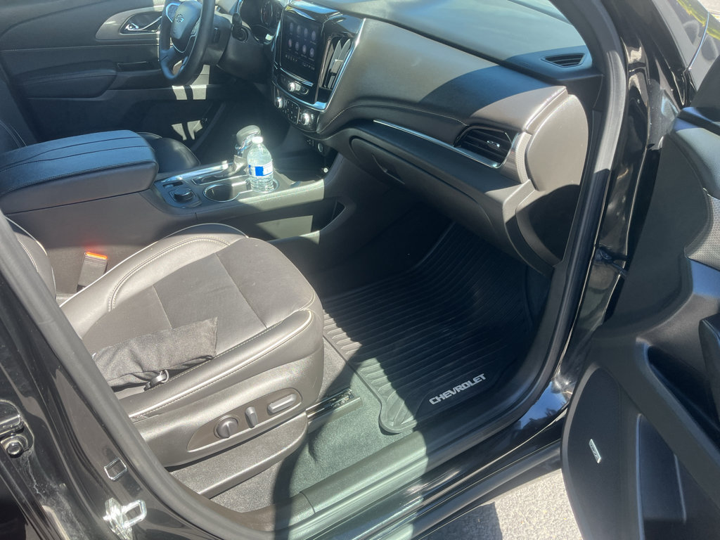 Used 2023 Chevrolet Traverse Premier w/ Redline Edition AWD/4WD image 35