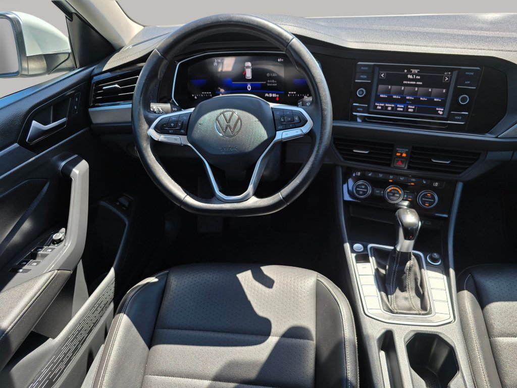 Used 2024 Volkswagen Jetta SE FWD image 9
