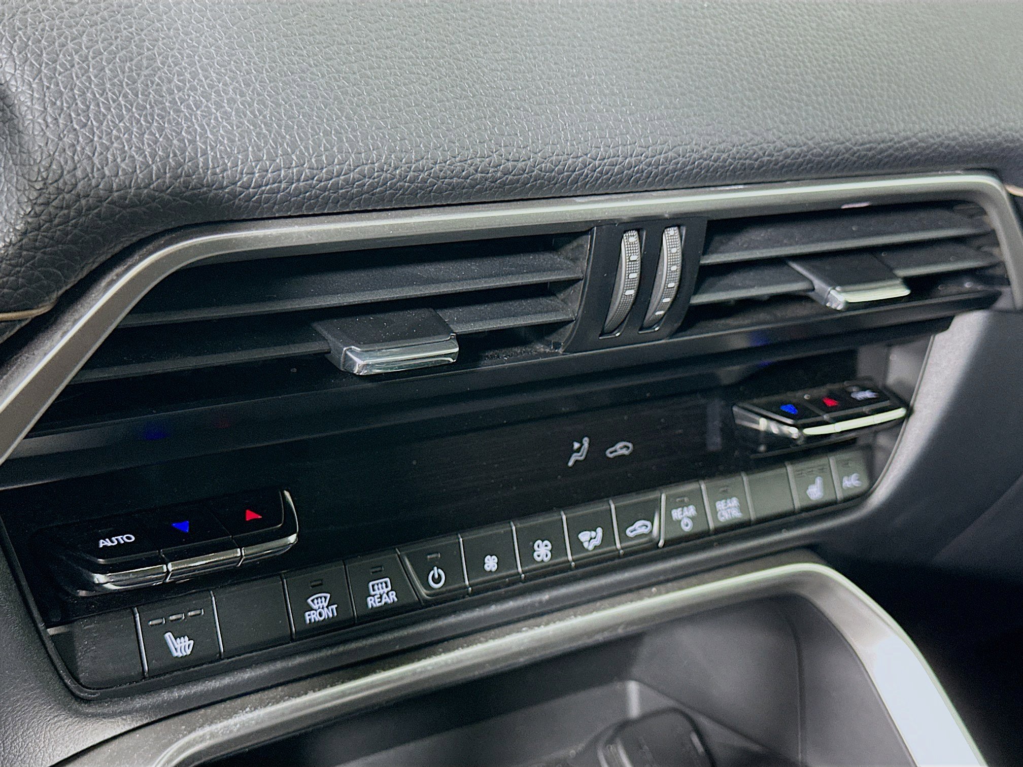 Used 2024 MAZDA CX-90 Plug-In Hybrid w/ Premium Pkg image 24