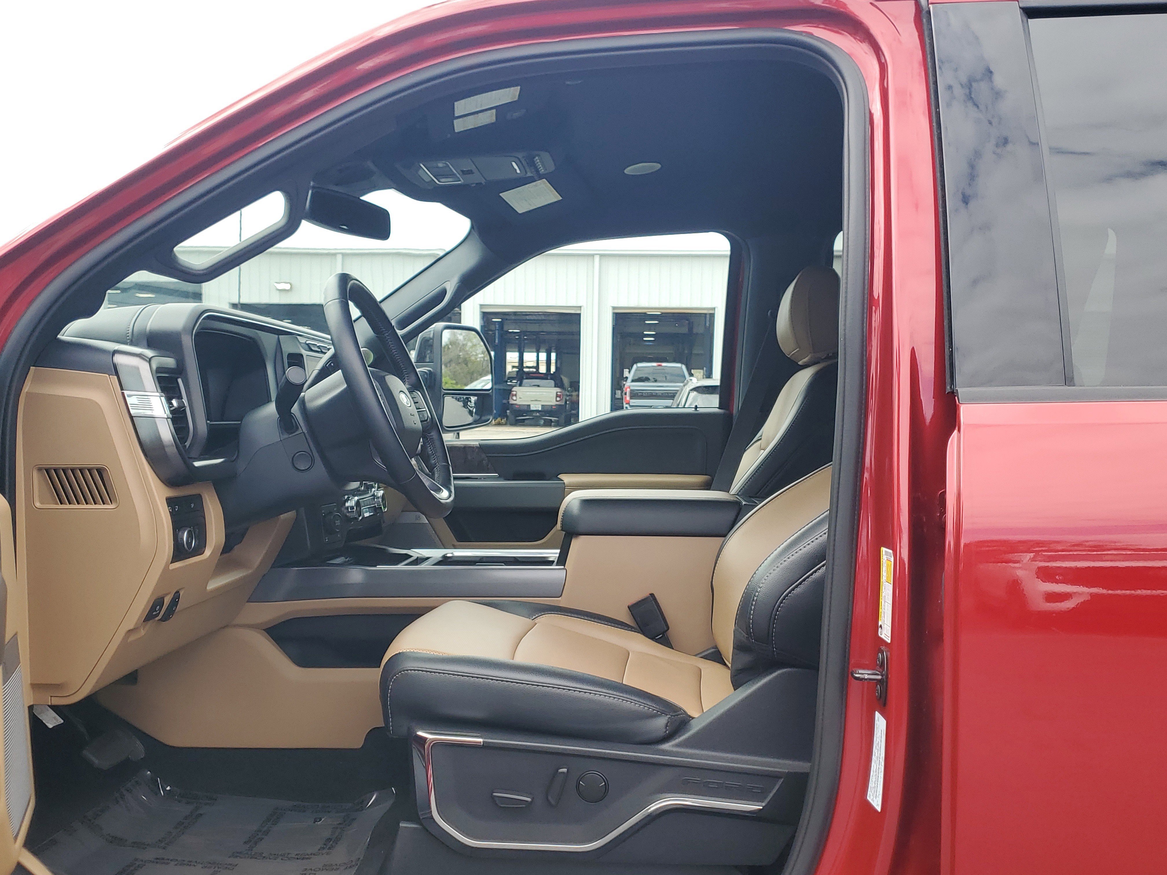 Used 2024 Ford F350 Lariat w/ Lariat Ultimate Package AWD/4WD image 21