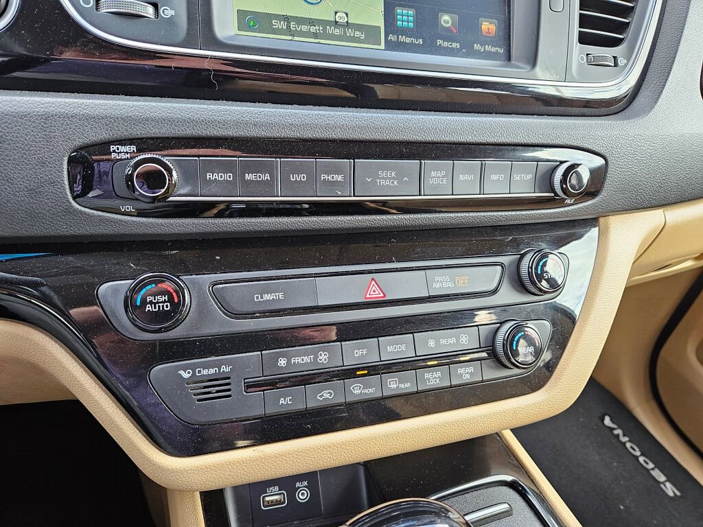 Used 2015 Kia Sedona SX image 32