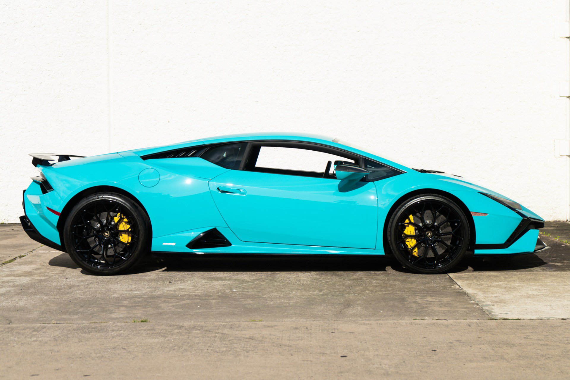 Used 2023 Lamborghini Huracan Tecnica RWD image 9