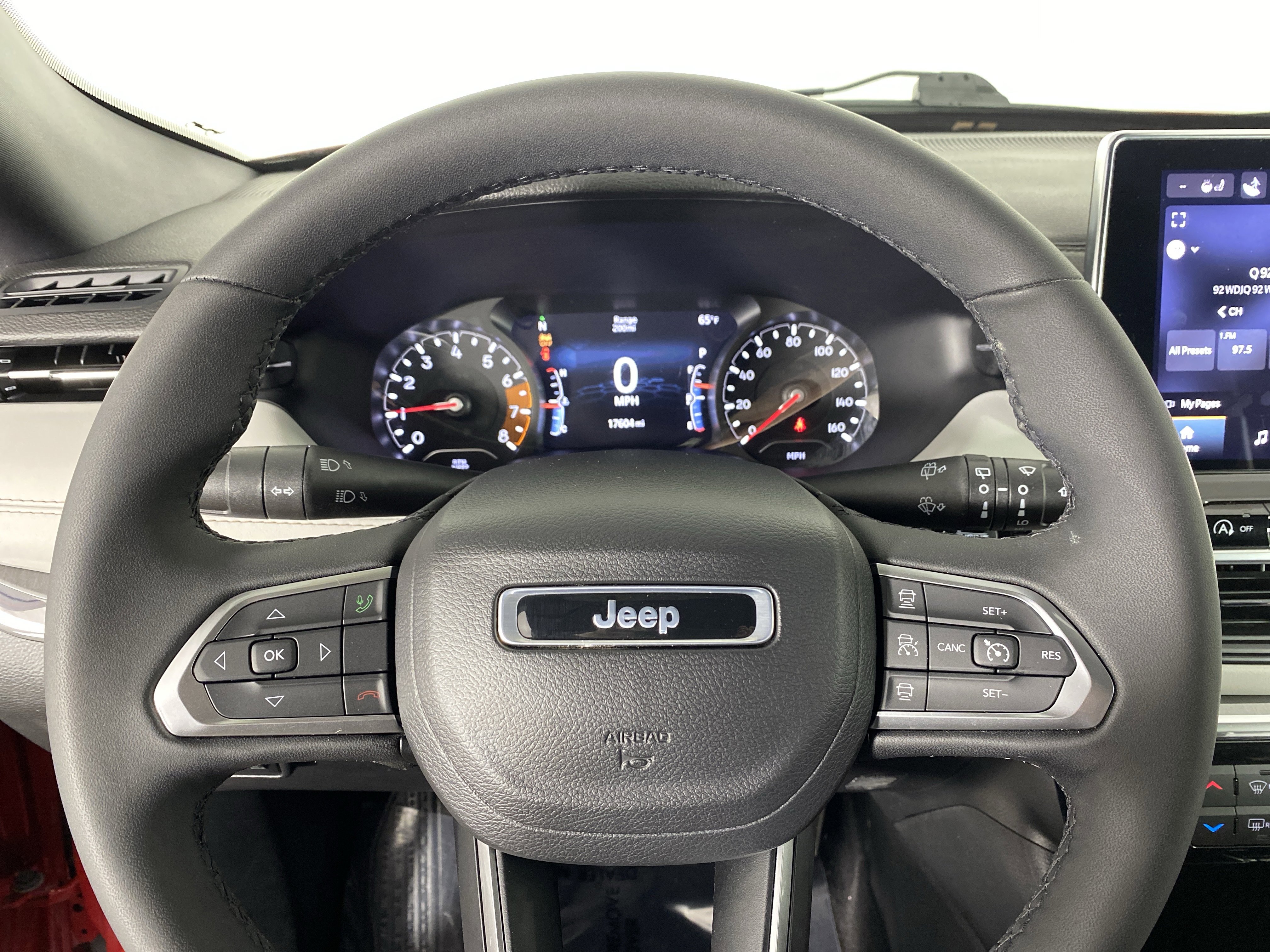 Used 2023 Jeep Compass Limited image 38