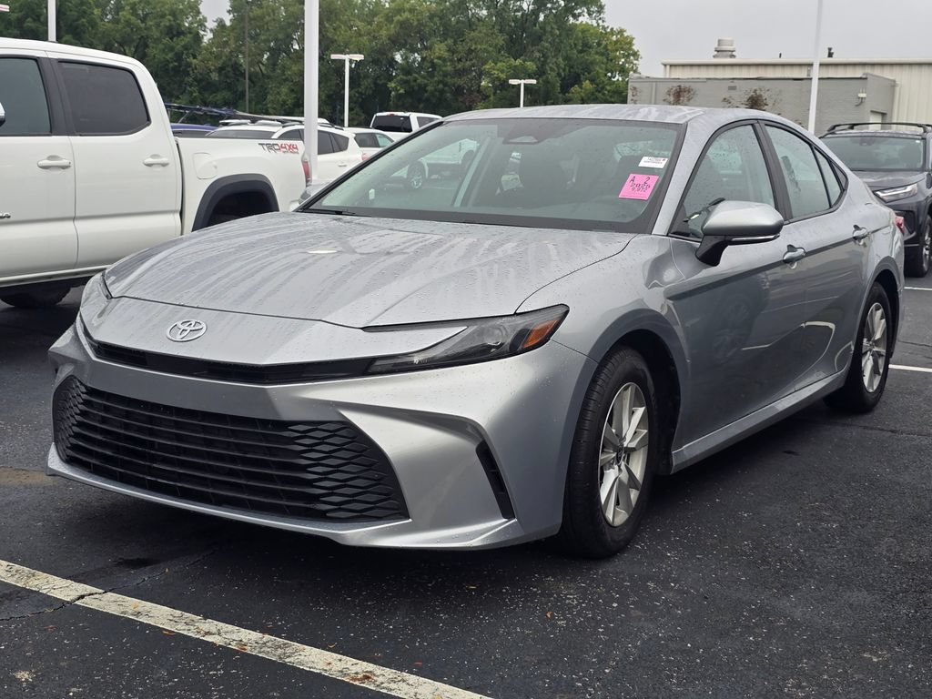 Used 2025 Toyota Camry LE FWD image 3
