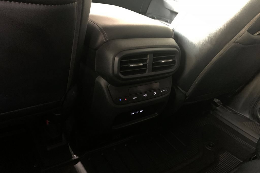 Used 2024 Honda Pilot Touring image 14