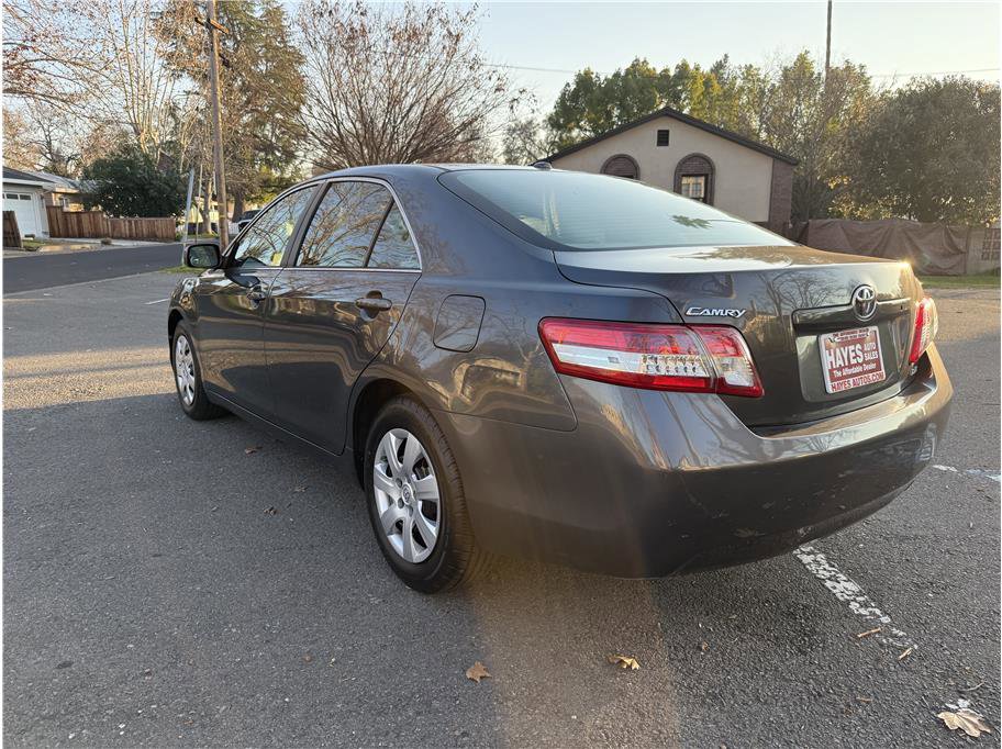 Used 2010 Toyota Camry LE image 5