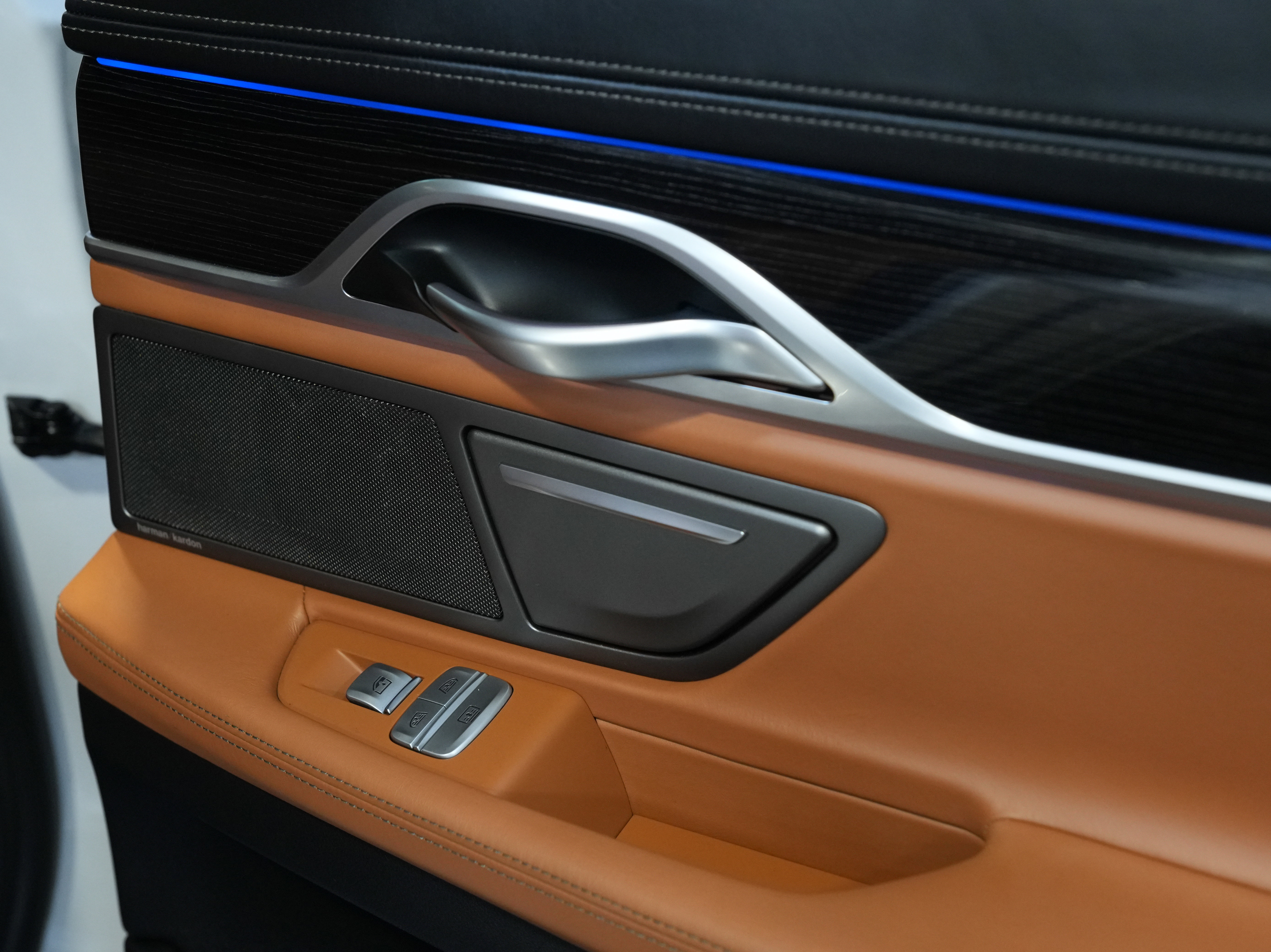 Used 2020 BMW 750i xDrive image 30