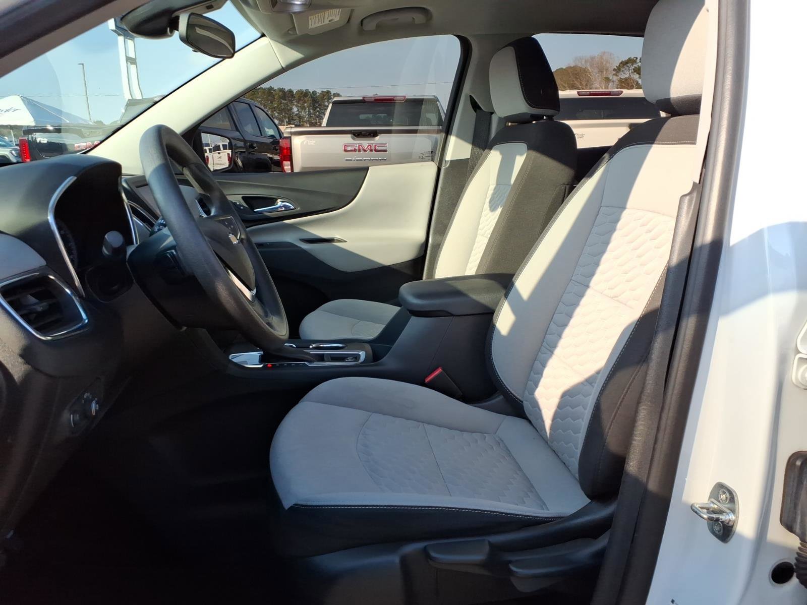 Used 2021 Chevrolet Equinox LS image 18