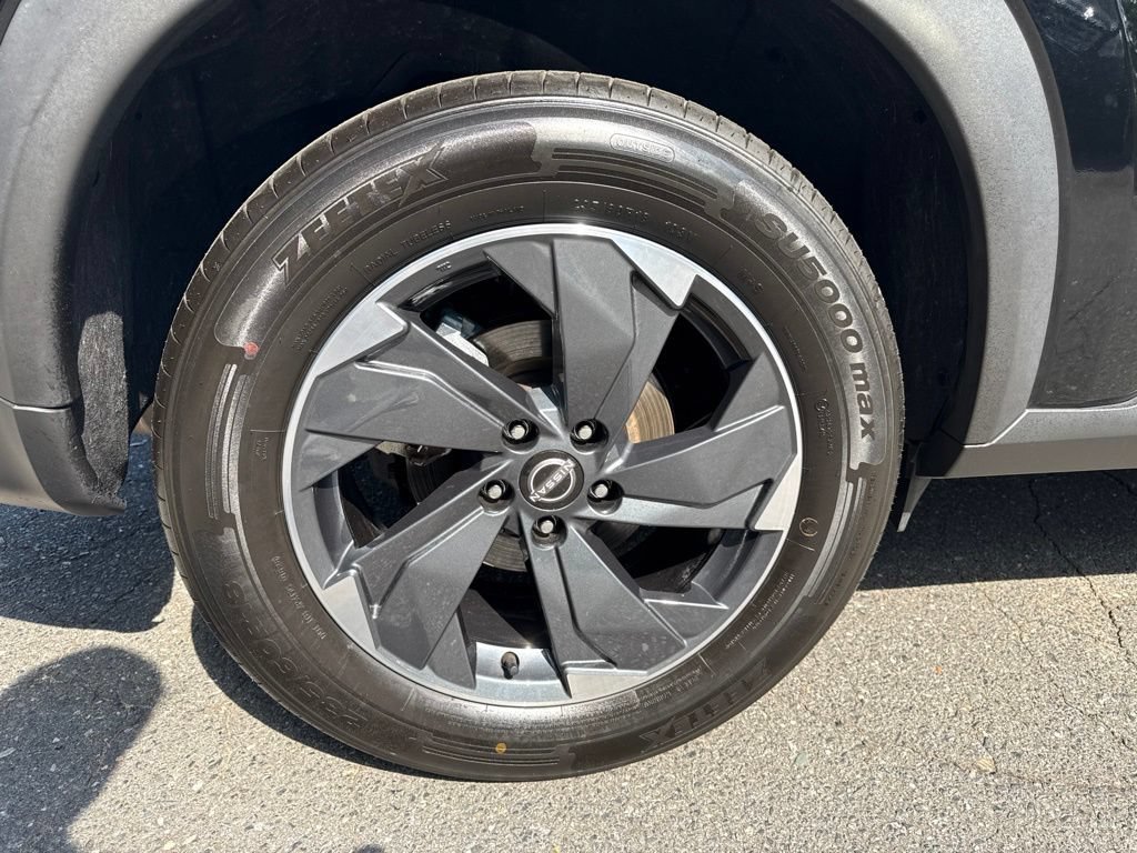 Certified 2025 Nissan Rogue SV FWD image 12