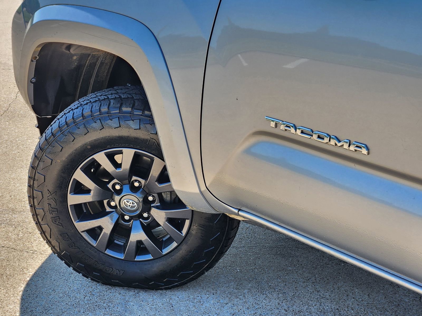 Used 2021 Toyota Tacoma SR5 AWD/4WD image 12