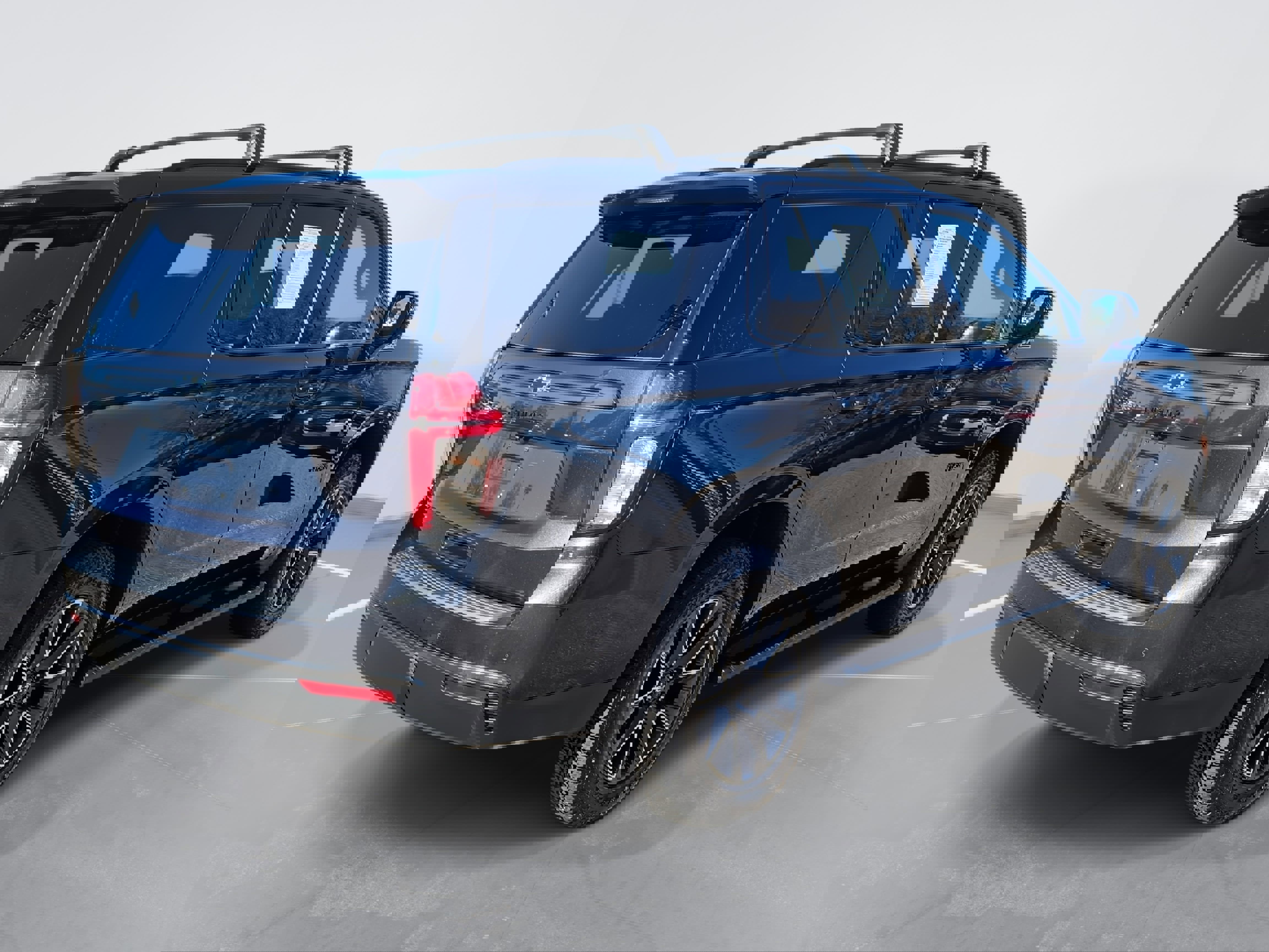 Used 2022 Chevrolet Tahoe Z71 w/ Luxury Package image 5