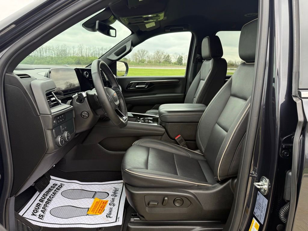 Used 2025 Chevrolet Suburban Premier image 31