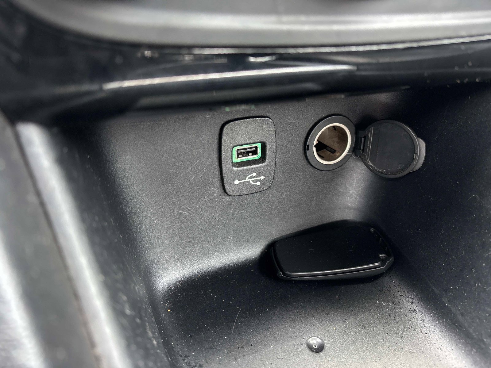 Used 2012 Chrysler 200 S image 30