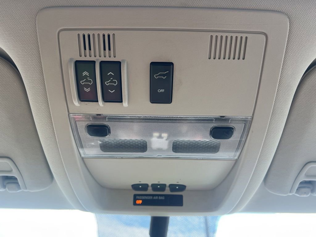 Used 2011 Chevrolet Tahoe LTZ AWD/4WD image 19