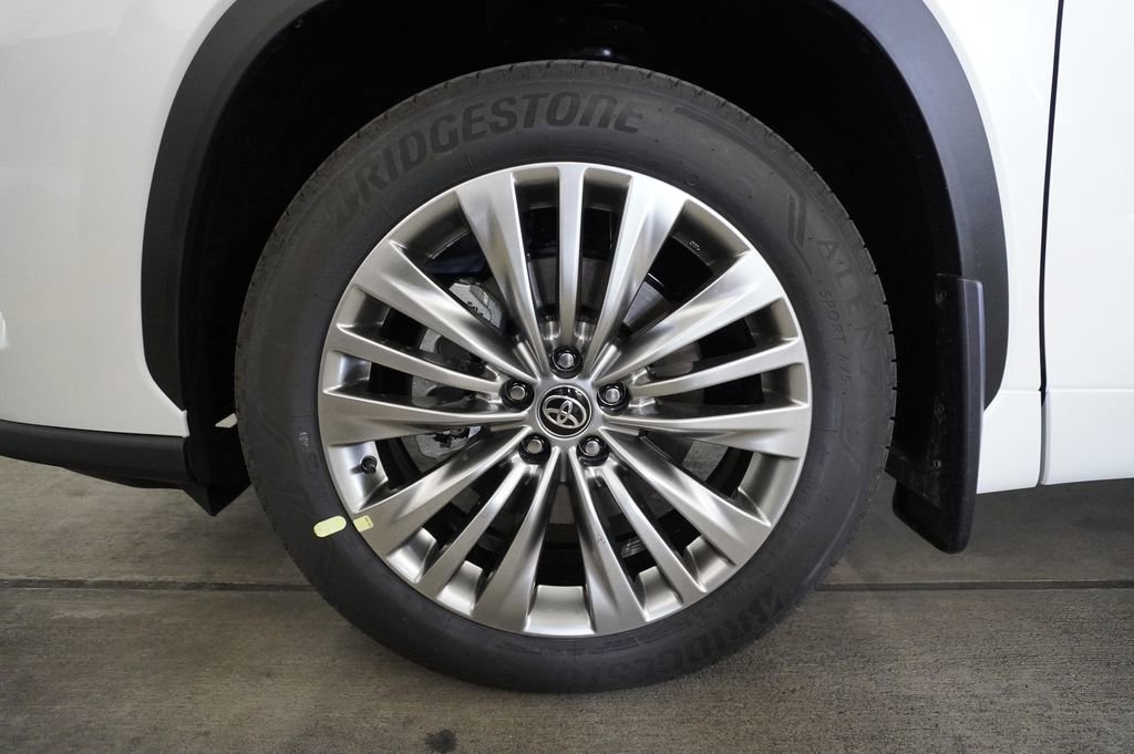 New 2026 Toyota Highlander Platinum image 22