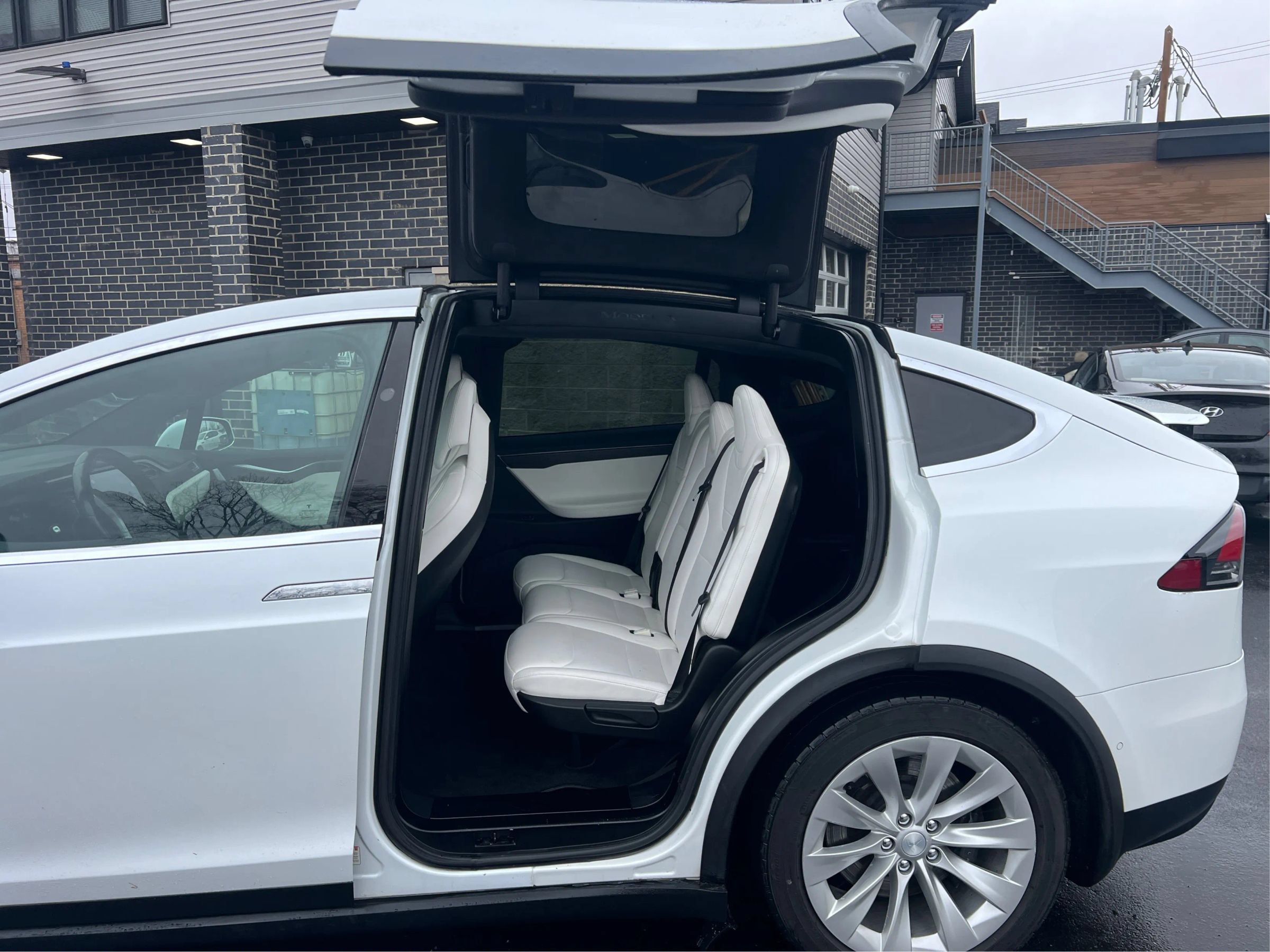 Used 2017 Tesla Model X 90D AWD/4WD image 11