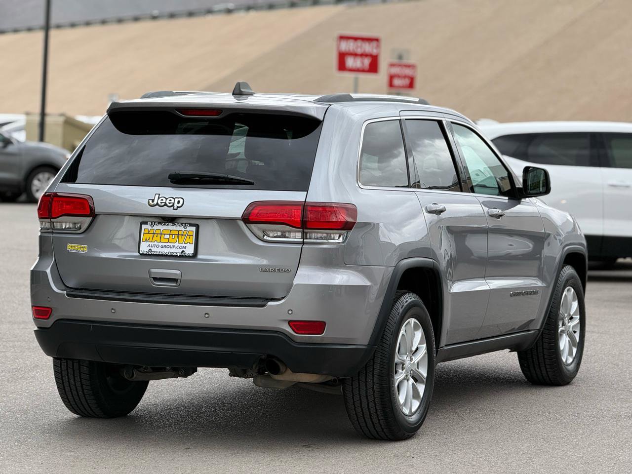 Used 2021 Jeep Grand Cherokee Laredo RWD image 7