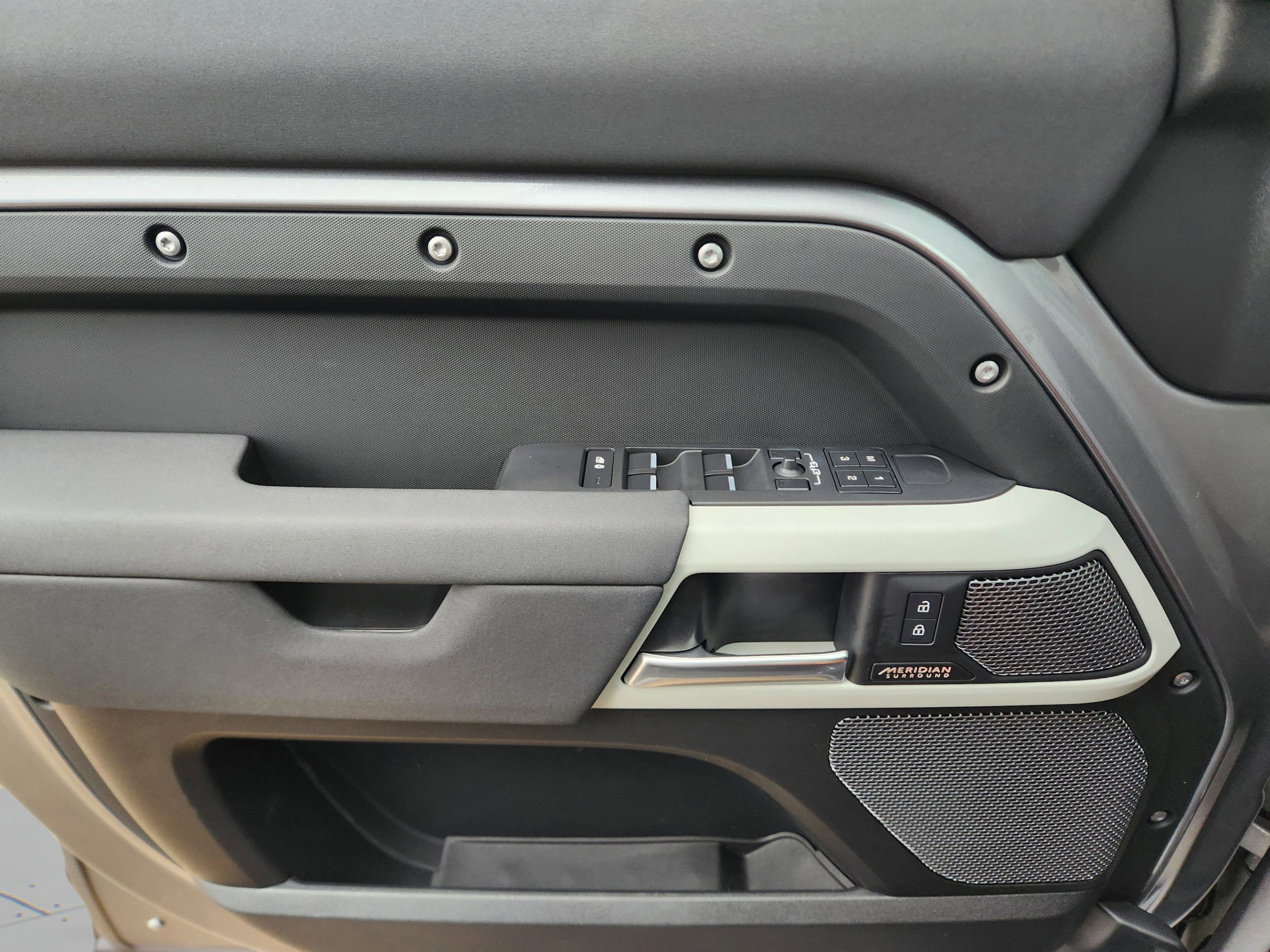 Certified 2023 Land Rover Defender 110 SE AWD/4WD image 17