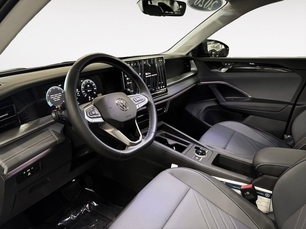New 2026 Volkswagen Tiguan SE FWD image 10