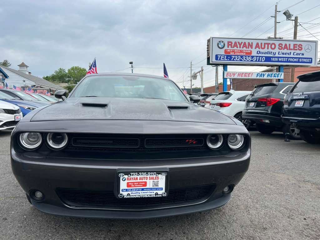 Used 2017 Dodge Challenger R/T RWD image 3