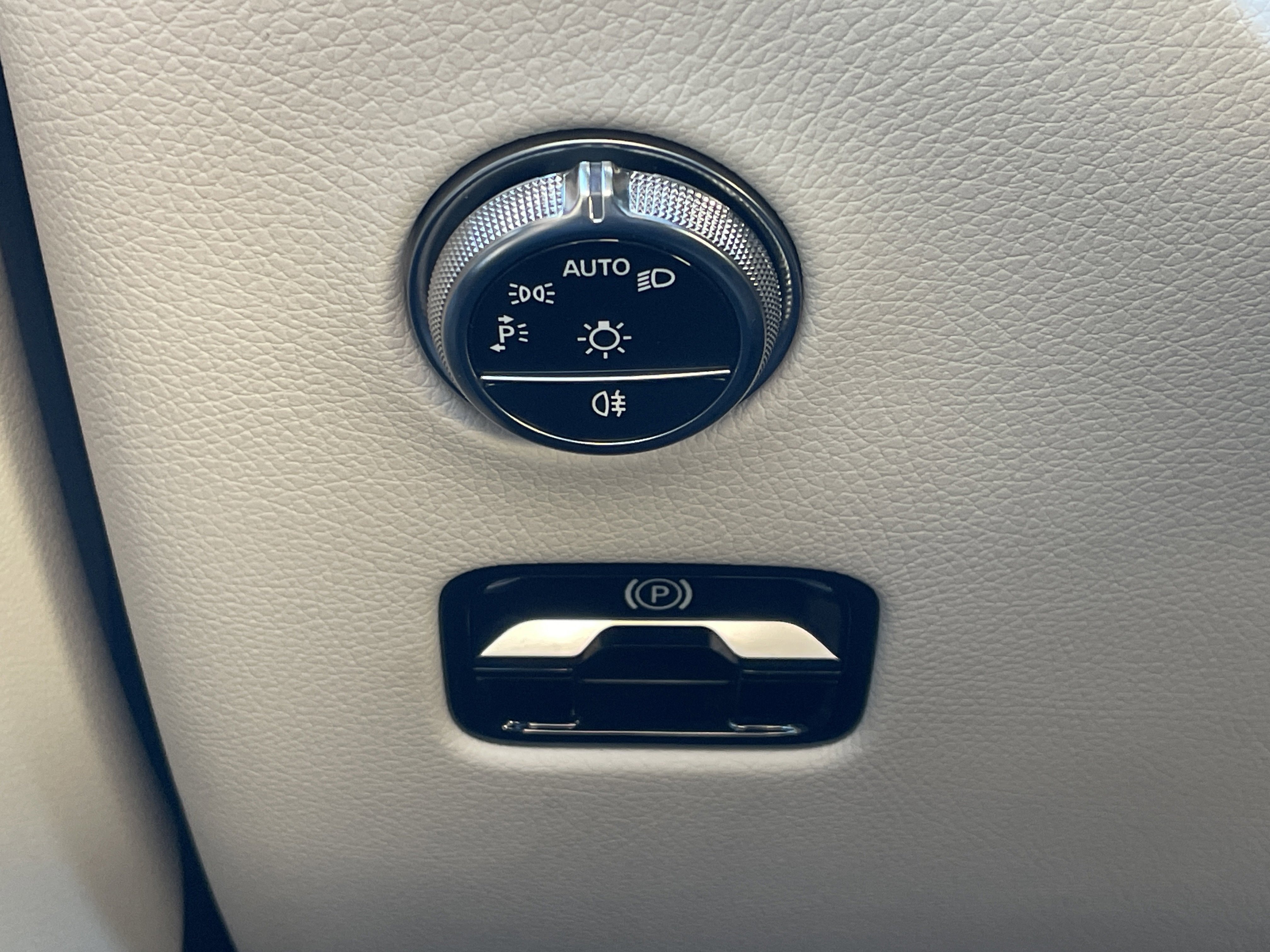 Certified 2025 Mercedes-Benz GLC 300 image 25