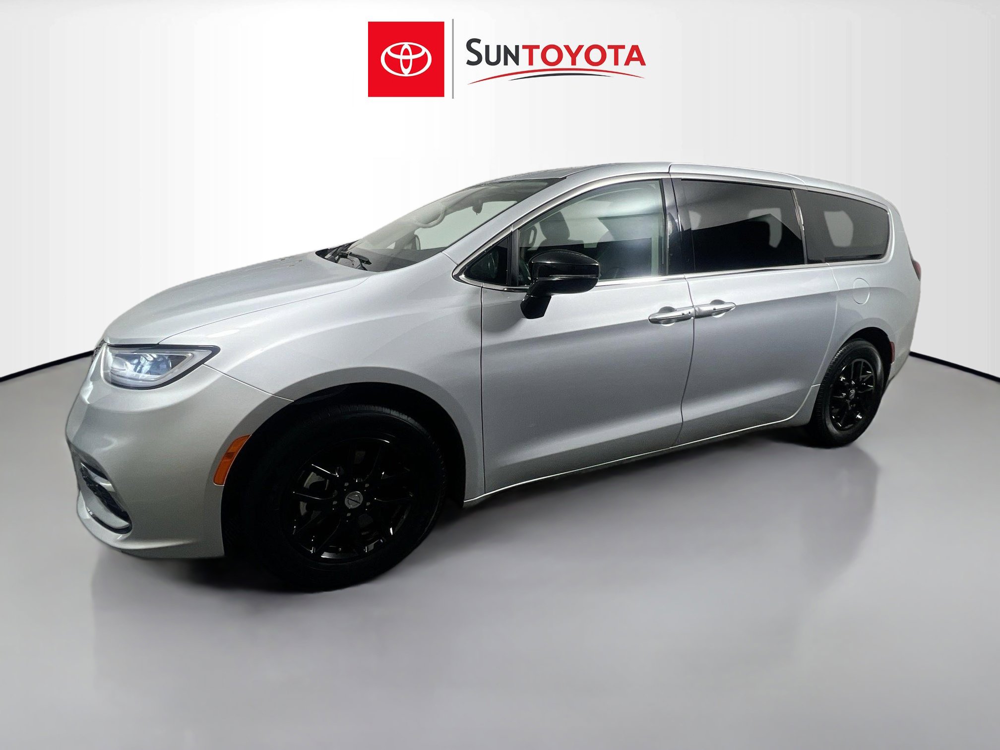 Used 2024 Chrysler Pacifica Touring-L image 9