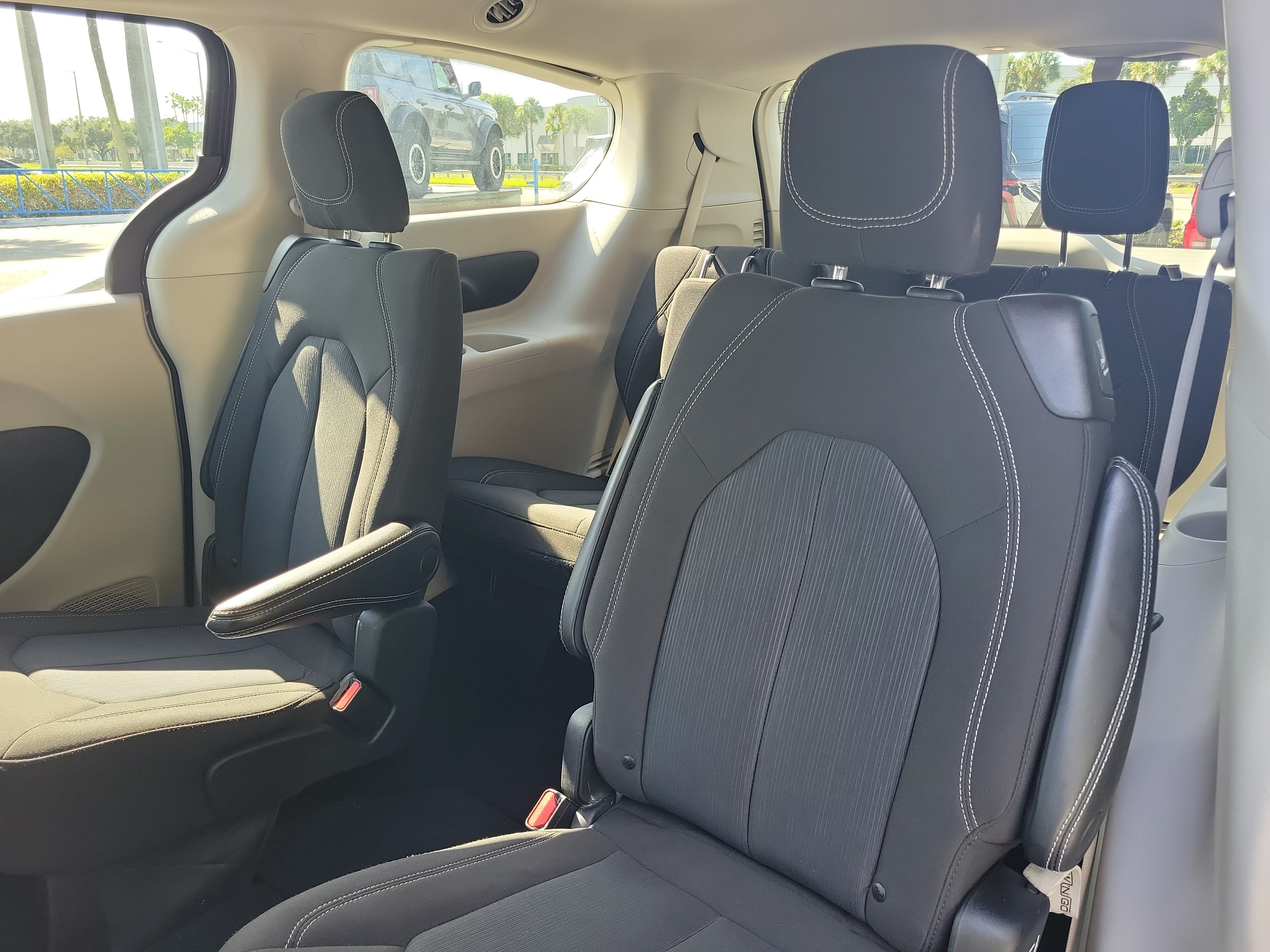 Used 2023 Chrysler Voyager LX FWD image 13