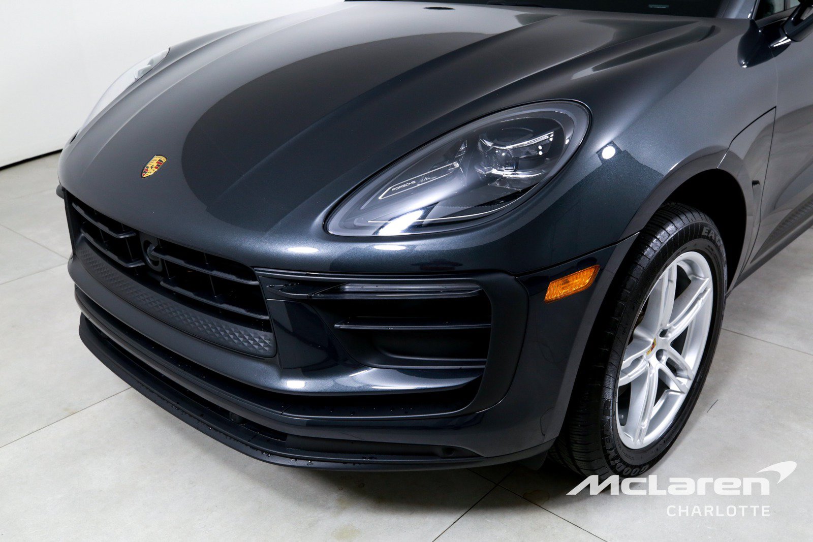 Used 2024 Porsche Macan AWD/4WD image 35