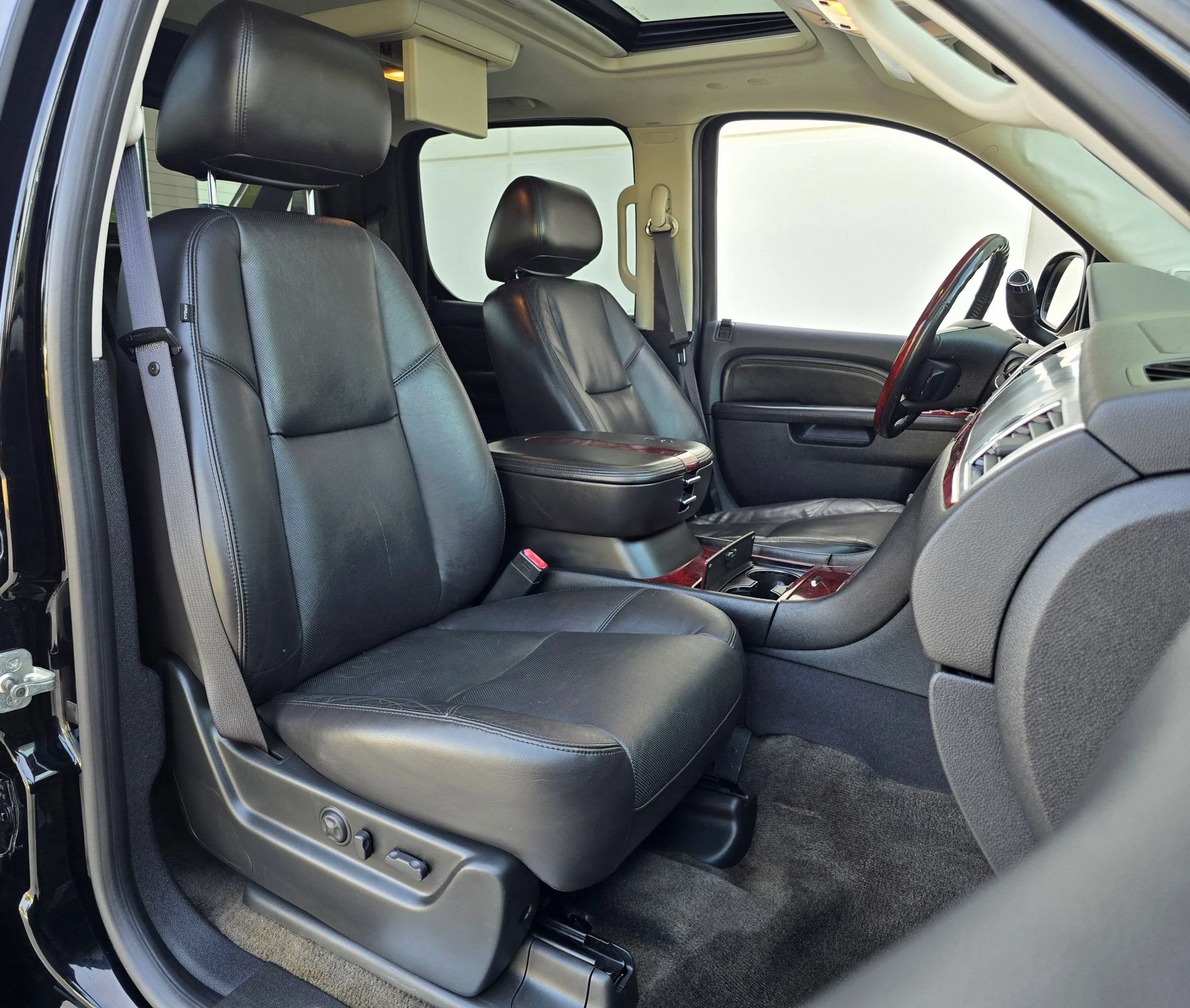 Used 2010 Cadillac Escalade EXT Luxury AWD/4WD image 20